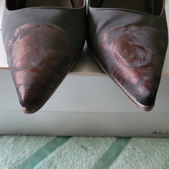 Vintage Aldo Size 39EU (Size 8 USA) Black Satin 4" Heels W/Copper Floral Print - Picture 6 of 9